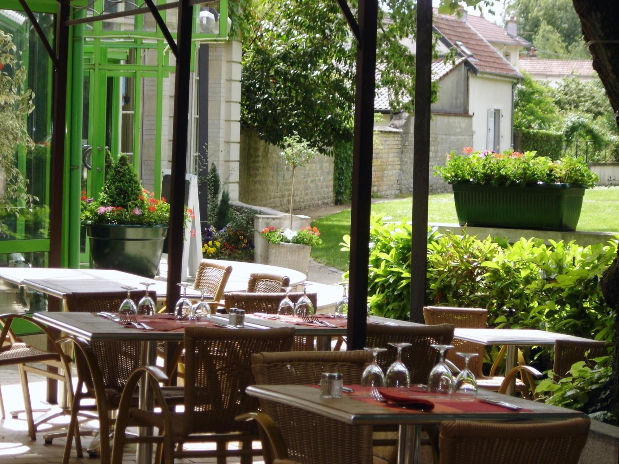 Hotel Restaurant Du Parc De La Colombiere Dijon Exteriör bild