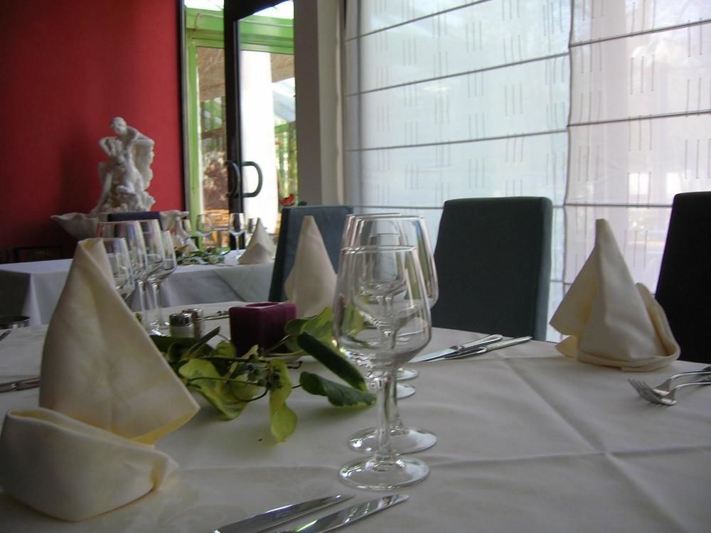Hotel Restaurant Du Parc De La Colombiere Dijon Exteriör bild