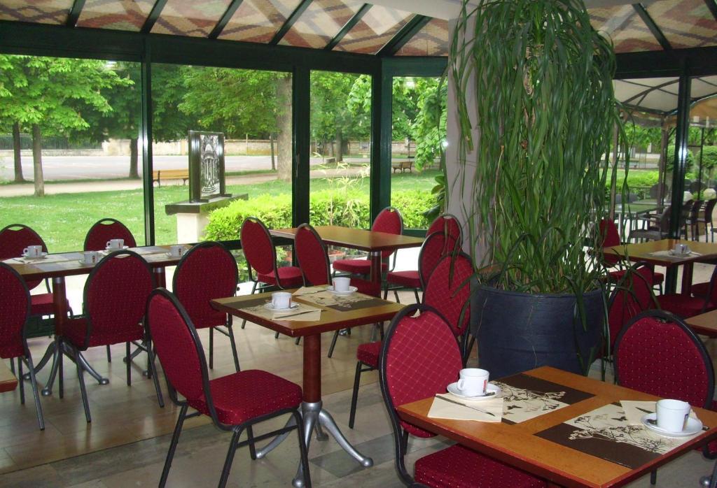 Hotel Restaurant Du Parc De La Colombiere Dijon Exteriör bild
