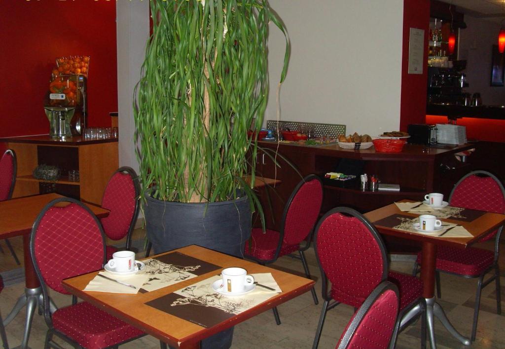 Hotel Restaurant Du Parc De La Colombiere Dijon Exteriör bild