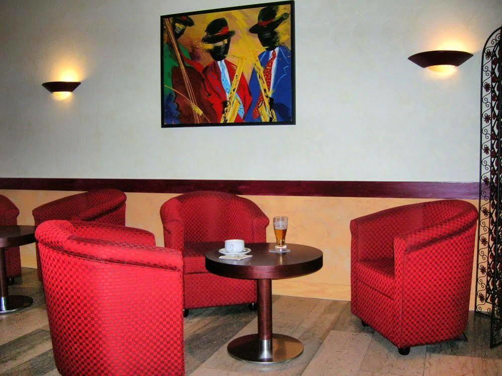 Hotel Restaurant Du Parc De La Colombiere Dijon Exteriör bild