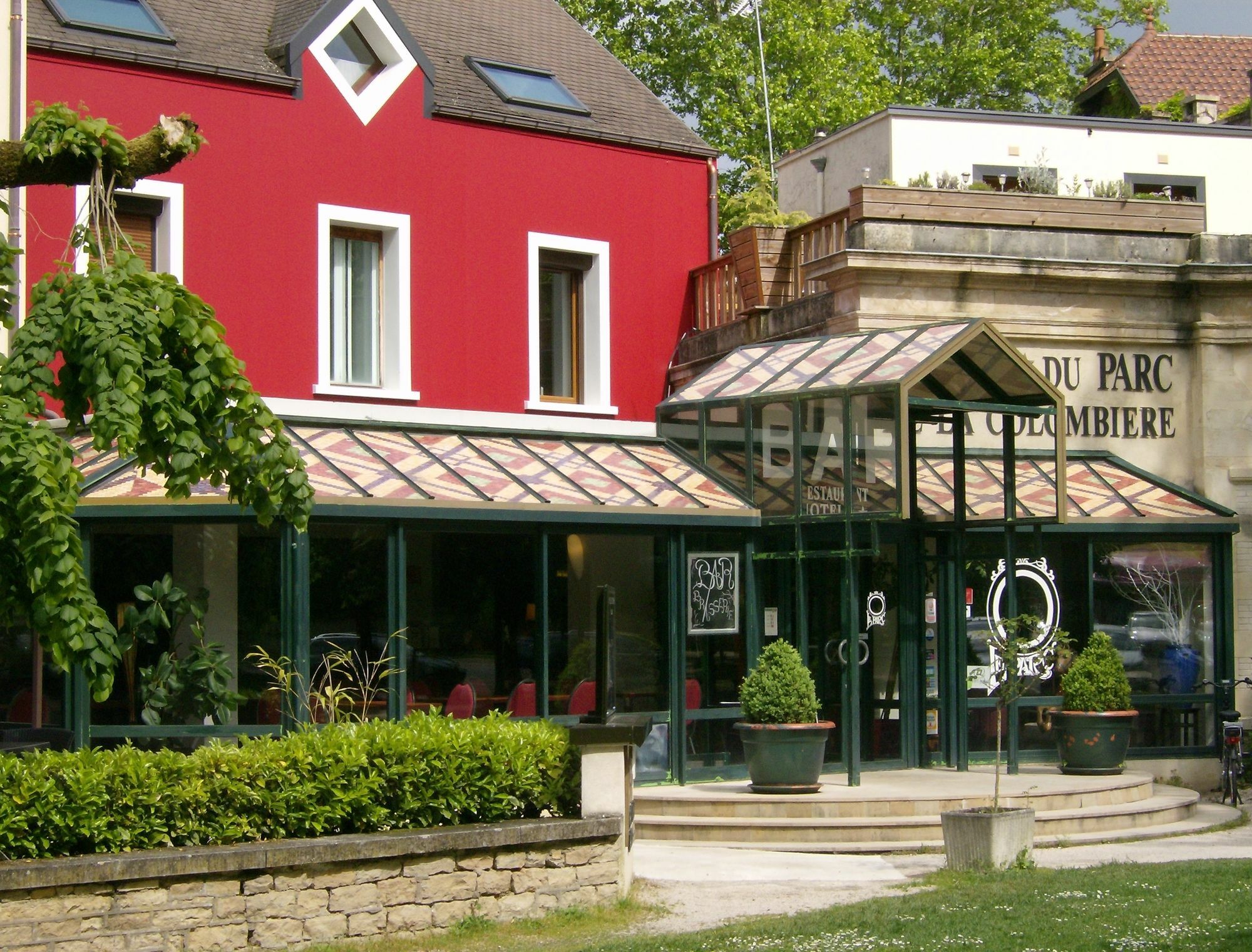 Hotel Restaurant Du Parc De La Colombiere Dijon Exteriör bild