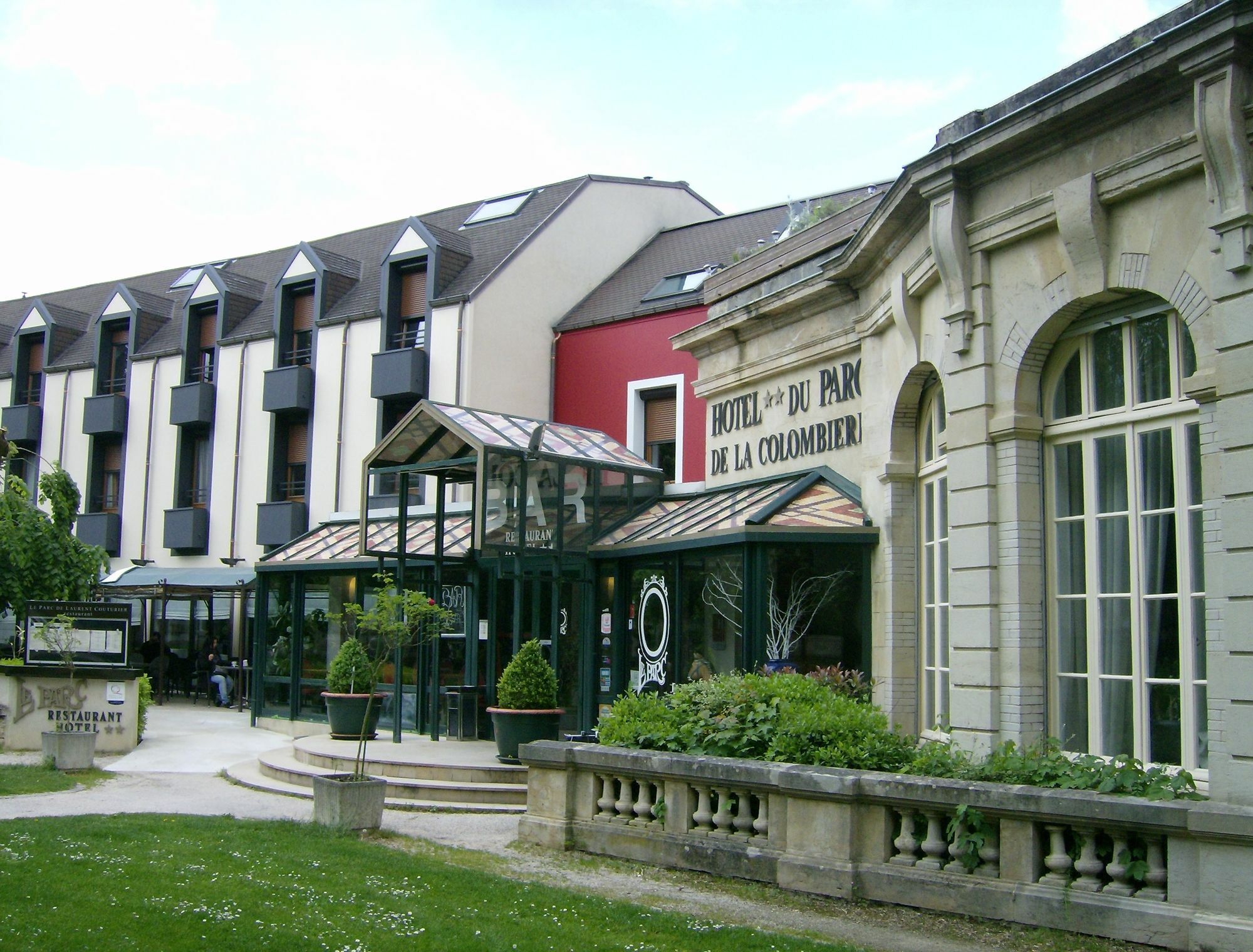 Hotel Restaurant Du Parc De La Colombiere Dijon Exteriör bild